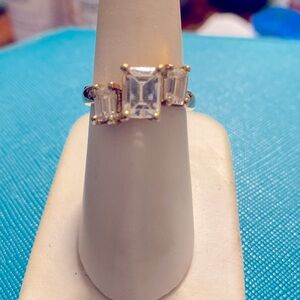 Vintage Gold Tone Three stones are Raised and in a rectangular shape Size 8.5